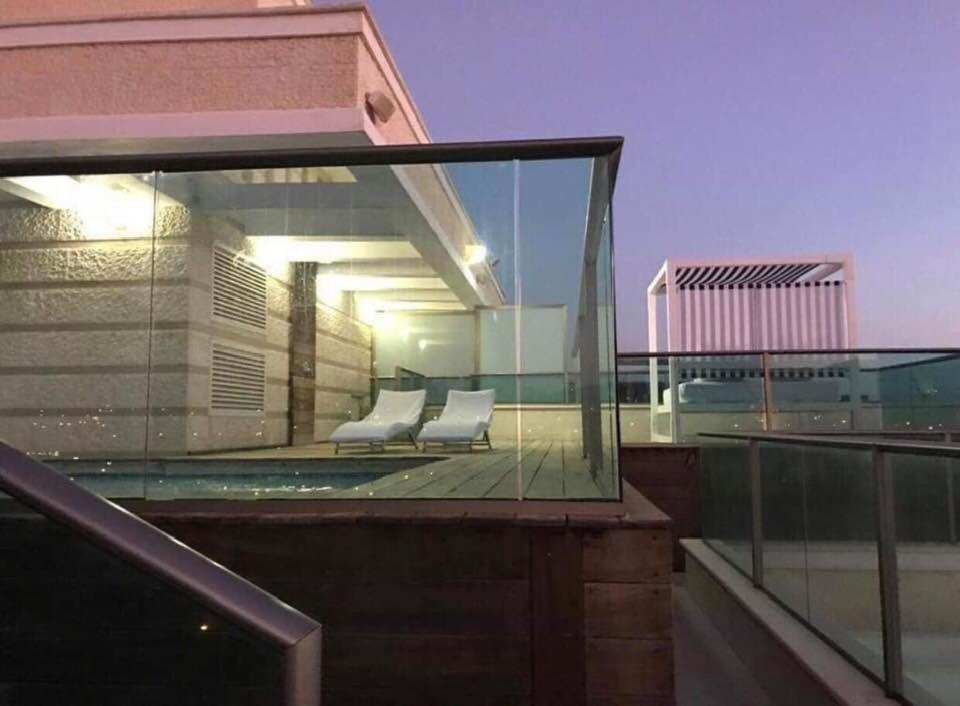 Exclusive Top Luxury Penthouse Near The Sea With Privat Roof-Pool Lägenhet Eilat Exteriör bild